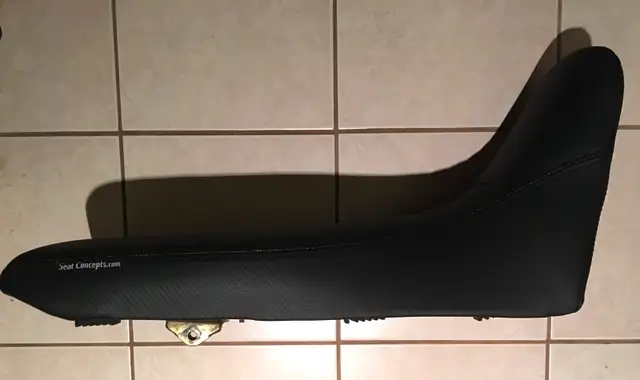 1992-1995 Suzuki DR650 Seat Concepts Seat in Motorcycle Parts & Accessories in City of Toronto - Image 4