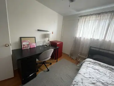 I am offering a room for rent in a shared accommodation in Scarborough for a female. The room is fur...