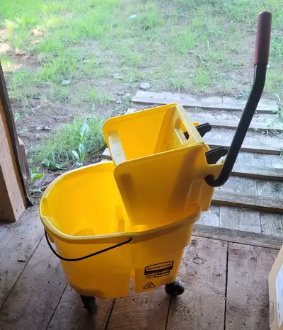 Rubbermaid Commercial Yellow 35-Quart Bucket/Wringer, View more