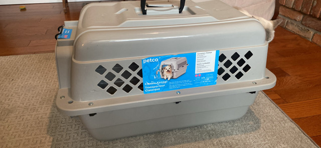 Pet carrier in Accessories in London - Image 2
