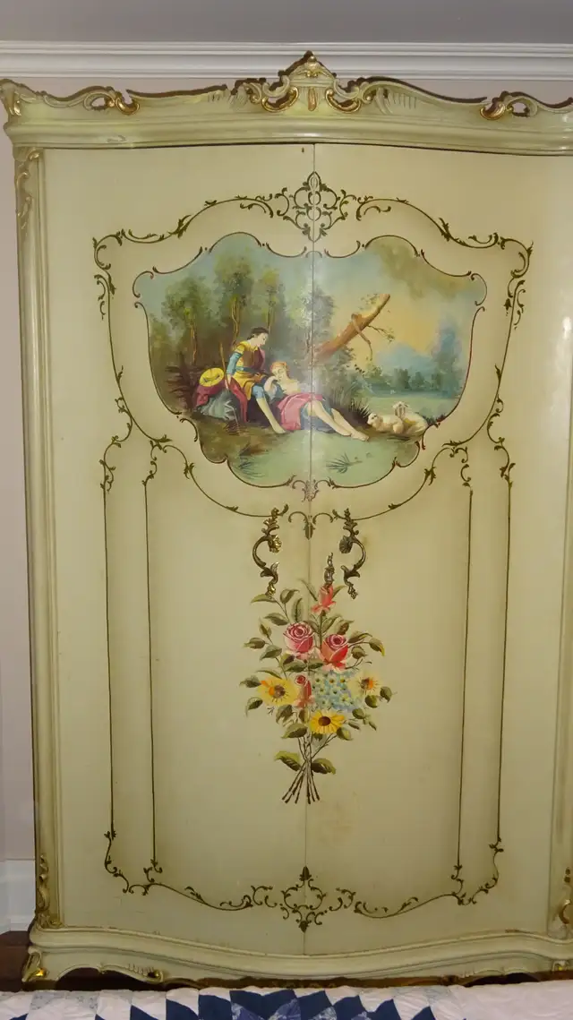 Ornate, 8pc Hand Painted Vintage Queen Bedroom Suite in Dressers & Wardrobes in City of Toronto - Image 4