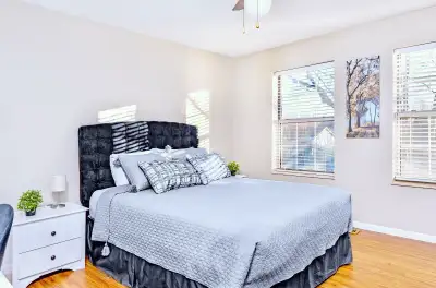 ROOM FOR RENT IN AIRDRIE $975/MONTHS Utilities included. Tenant must be a clean single person. No sl...