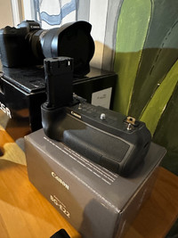Canon EOS R battery Grip (BG-E22)