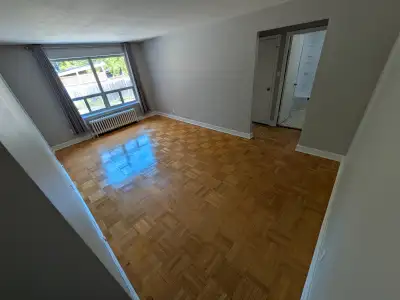1 Bedroom Prime Etobicoke Kingsway TTC July 1st