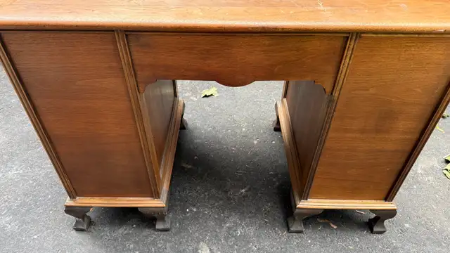  Vintage  Wood Executive Desk – 7 Drawers  in Desks in City of Toronto - Image 5