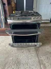 Natural Gas stove with double oven 