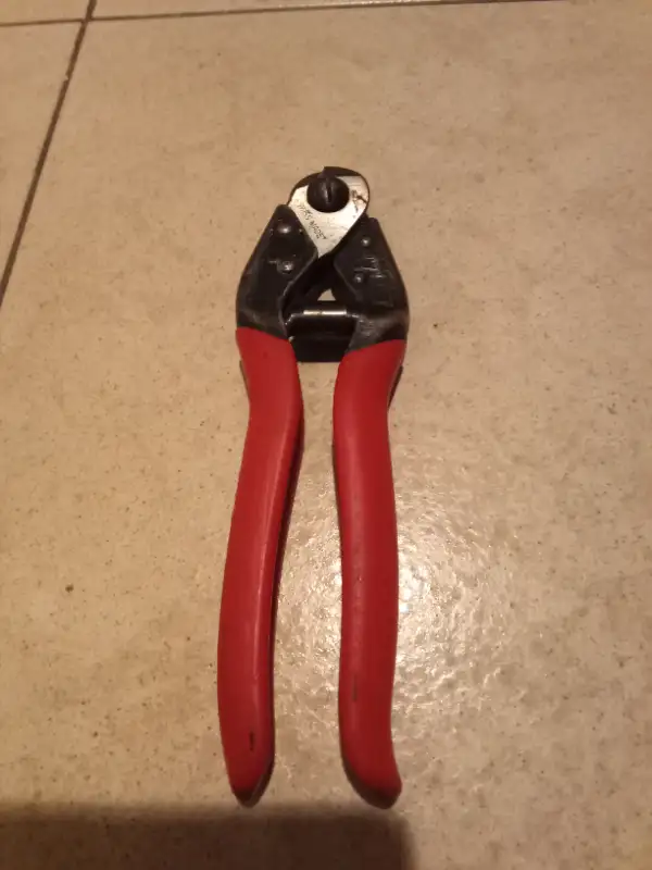 Cut the cable62863285792129122