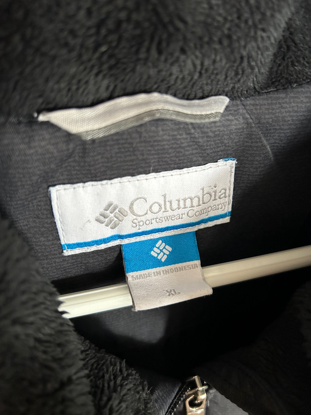 Original Genuine Columbia Woman Coat in Women's - Tops & Outerwear in Calgary - Image 3