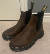 new Dr. Martens unisex Embury Chelsea boots (brown)  sz7