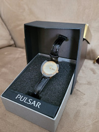 Vintage Ladies Pulsar Watch  New in box