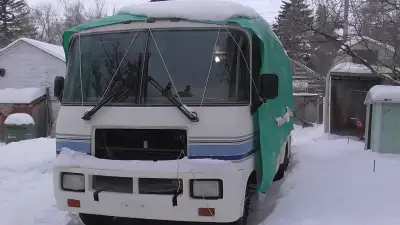 1991 Ford Motor home Class C on a ford e-350 chassis with 460 motor starts runs, drives, stops, Came...