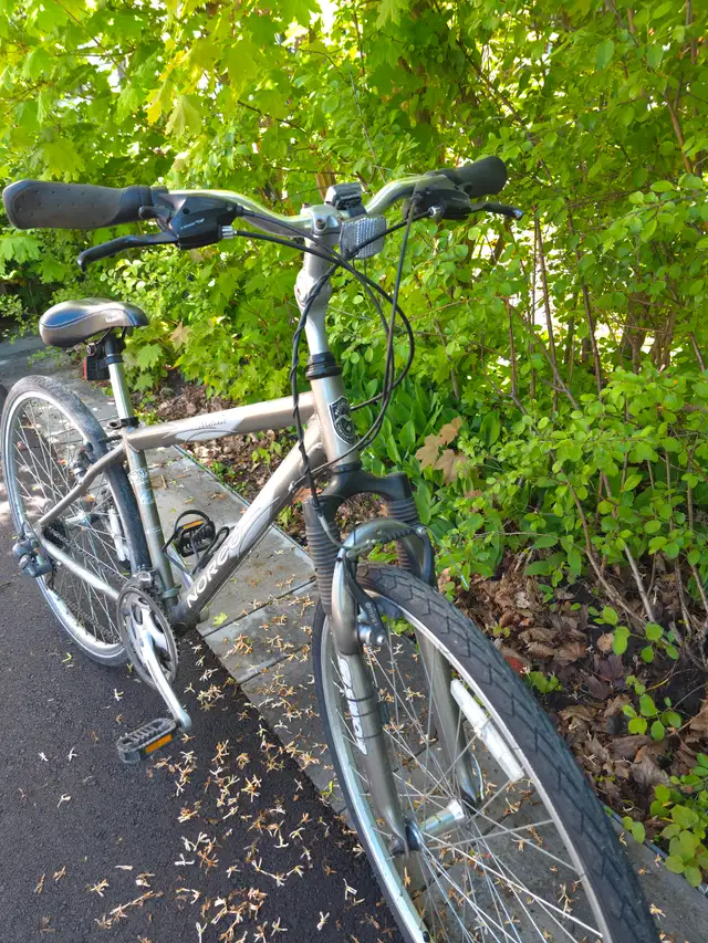 Two Norco Hybrid Bikes for Sale – Great Condition! in Cruiser, Commuter & Hybrid in City of Montréal - Image 3