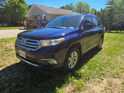 Mint one owner 2013 Toyota Highlander 217,000km. Comes with clean Carfax, full service history from...