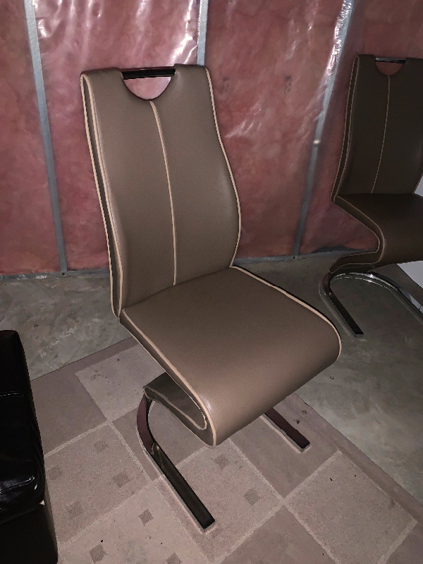 GARAGE SALE - Accent Chairs in Chairs & Recliners in Edmonton - Image 2