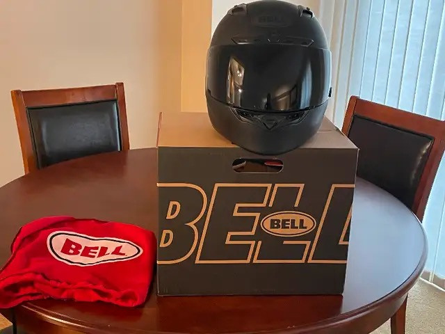 Bell Motorcycle Helmet in Motorcycle Parts & Accessories in Kawartha Lakes