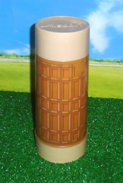 Modèle Aladdin...Grand Thermos en parfaite condition...Mesure 16 pouces...Très propre sans odeur...C...