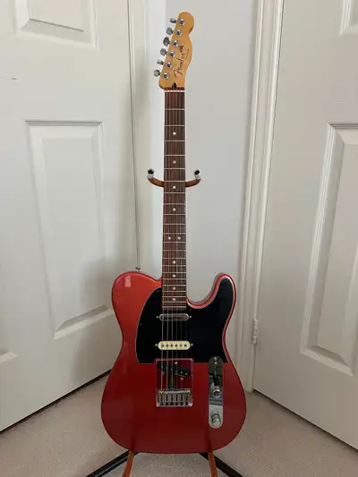Like-new condition, hardly played. Recently set up with new 10-46 strings. Plays and sounds fantasti...