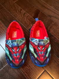 EUC Boys Spider-Man Slippers Size 13/1