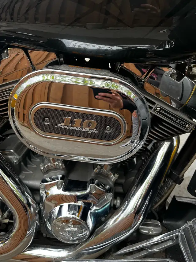 2012 Harley Davidson Screamin’ Eagle CVO in Touring in Mississauga / Peel Region - Image 5