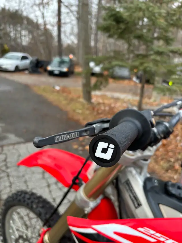 Crf450r Low Hour in Dirt Bikes & Motocross in Markham / York Region - Image 7