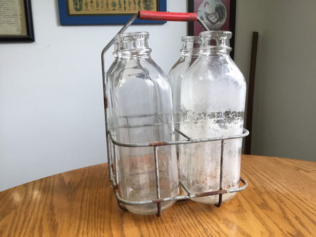 5 Glass Quart Bottles in Wire Holder $75 in Arts & Collectibles in Trenton - Image 2