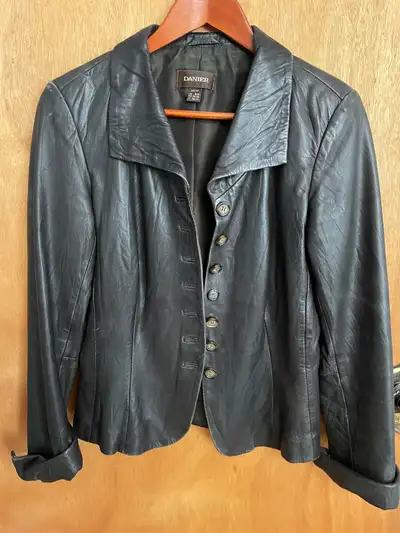 Very good condition Danier jacket. No rips in lining. Just don't wear it enough since retiring. Fits...