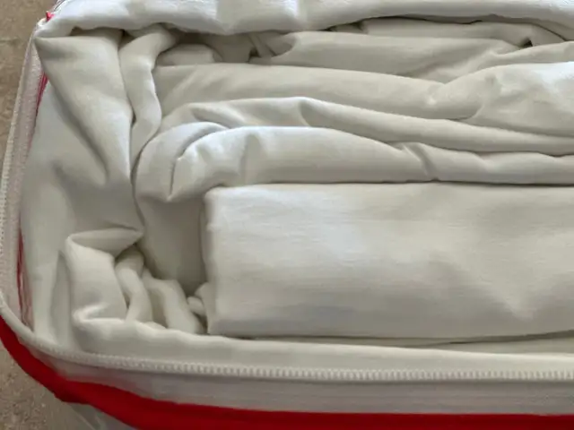Brand New White Cotton Queen Bed Sheet Set - Kemptville in Bedding in Ottawa - Image 6