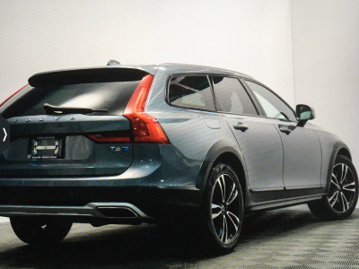 Impeccable Volvo V90, CROSS-COUNTRY 