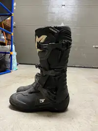 Dirt bike boots