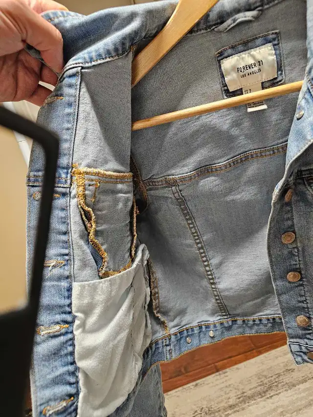 Forever 21 Denim Jacket - Size S in Women's - Tops & Outerwear in Mississauga / Peel Region - Image 6