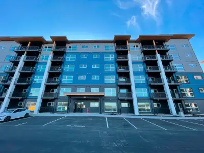 2 Bed / 2 Bath Condo in Langford –2 Parking Lots EV Charger