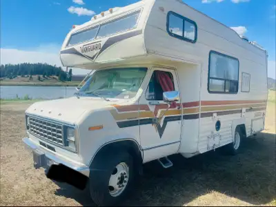 20 foot. Running. Everything works. Lowest kms I’ve seen in this price range. 56000kms Gas Fridge, s...