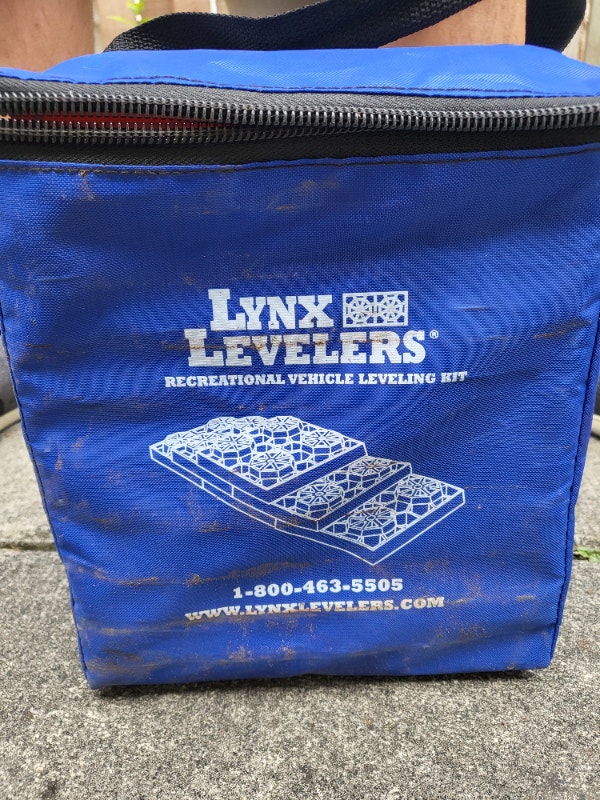 TriLynx 00015 Leveler for RV Leveling Block with bag. Set of 10 RV