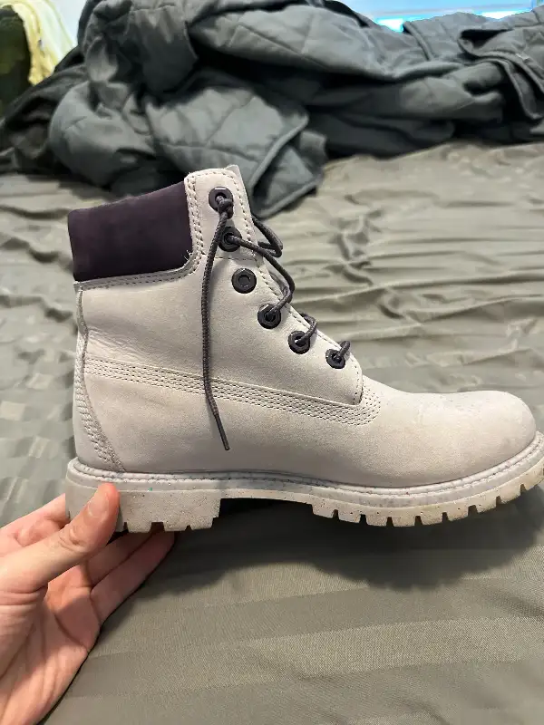 Timberland womens 6" Premium Waterproof Boot - Size 8 in Women's - Shoes in City of Toronto - Image 6