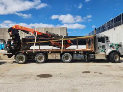 2011 kenworth, 18 speed transmission Cummins engine, 25739 hours, 478000km Palfinger knuckle boom wi...
