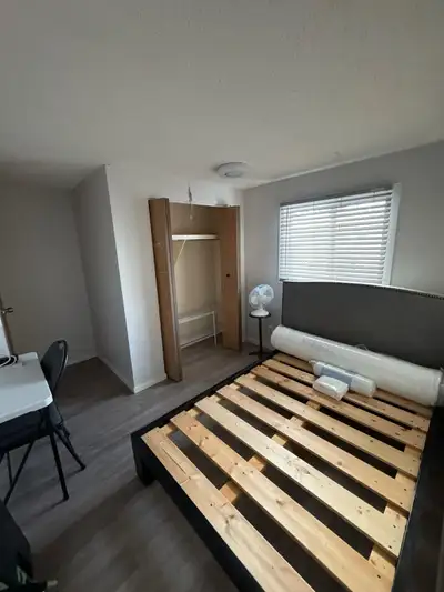 1 room available in the heart of Pineridge, Northeast Calgary (2nd floor) Shared washroom and kitche...