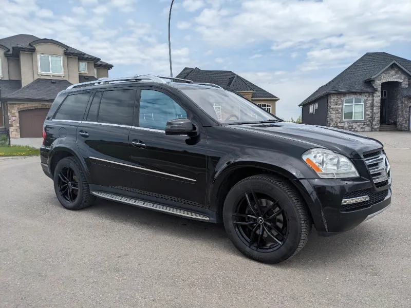 2011 Mercedes Benz GL550 - fully loaded - well maintained