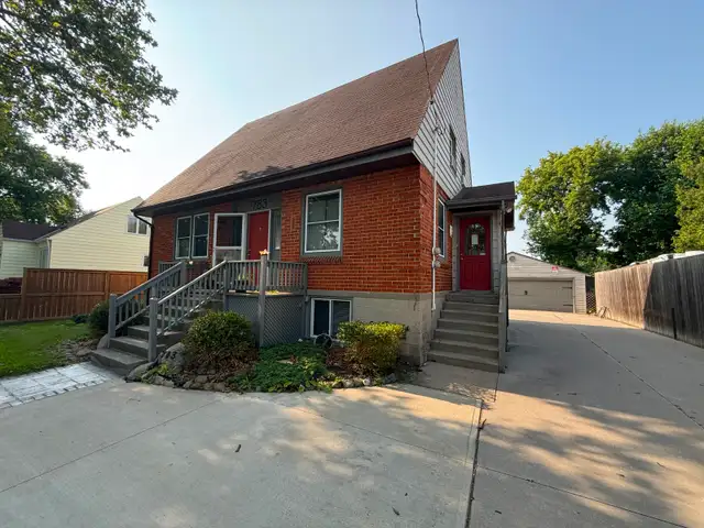 2-Bed, 1-Bath Central Sarnia  – $1,800 All-Inclusive