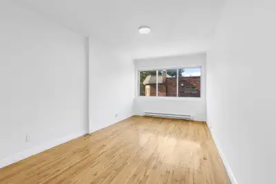 ** Hot water included ** * Fridge and stove included * Live in NDG, walking distance to grocery stor...