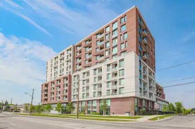 A new building in Downsview that is conveniently located near Keele and Sheppard Ave. This suite has...