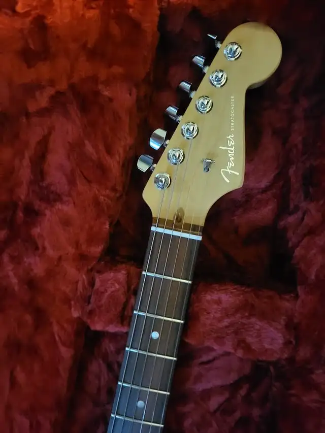 NEW FENDER AMERICAN DESIGN FSR STRATOCASTER LIMITED EDITION in Guitars in Windsor Region - Image 5