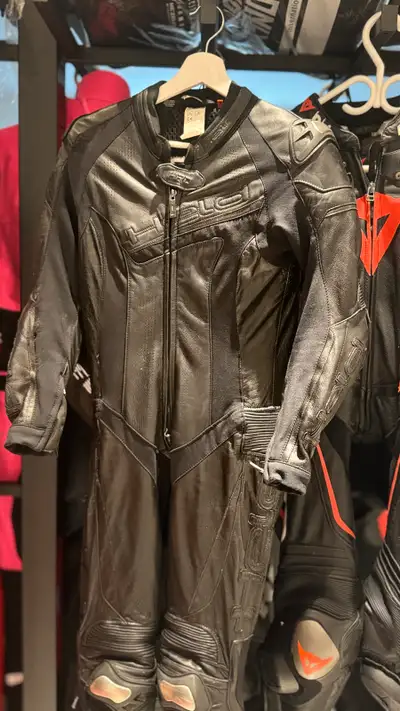 Full back. Kangaroo leather. Very high quality suit. Made in Germany. Paid 2000 euro plus shipping /...
