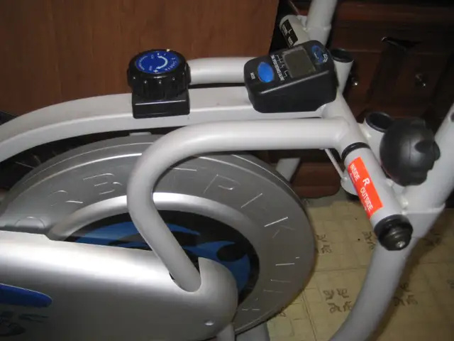 FS: Exercise machine and weights items in Exercise Equipment in Ottawa - Image 4