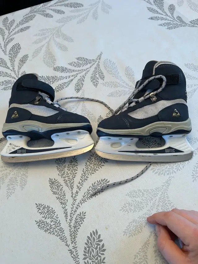 Kid’s Softec skates  in Skates & Blades in Ottawa - Image 4