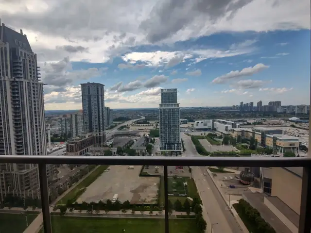 Room for Rent in Mississauga City Center in Short Term Rentals in Mississauga / Peel Region - Image 9