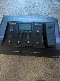 Mint barely used Zoom multi-effects with touch screen and more
