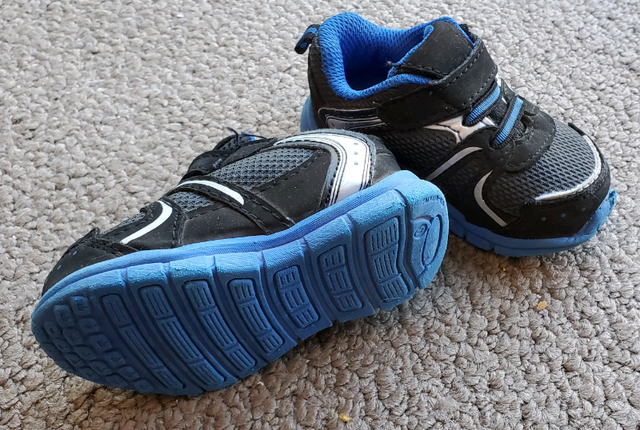 Size 3 Running Shoes in Kids & Youth in Oshawa / Durham Region - Image 3