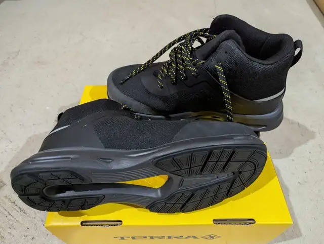 Terra safety boots in Men's Shoes in Cambridge - Image 3