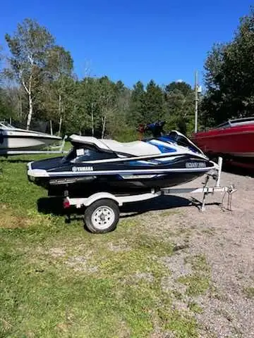 Freshly rebuilt engine. 181 hours on the machine with less than 1HR since rebuild. Couple of dock sc...