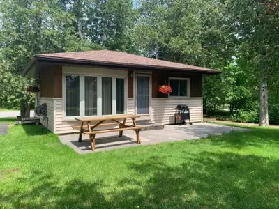 JUNE SPECIAL!! $175.00 PER NIGHT !!! Beautiful family cottage for rent by the week in Bobcaygeon on...